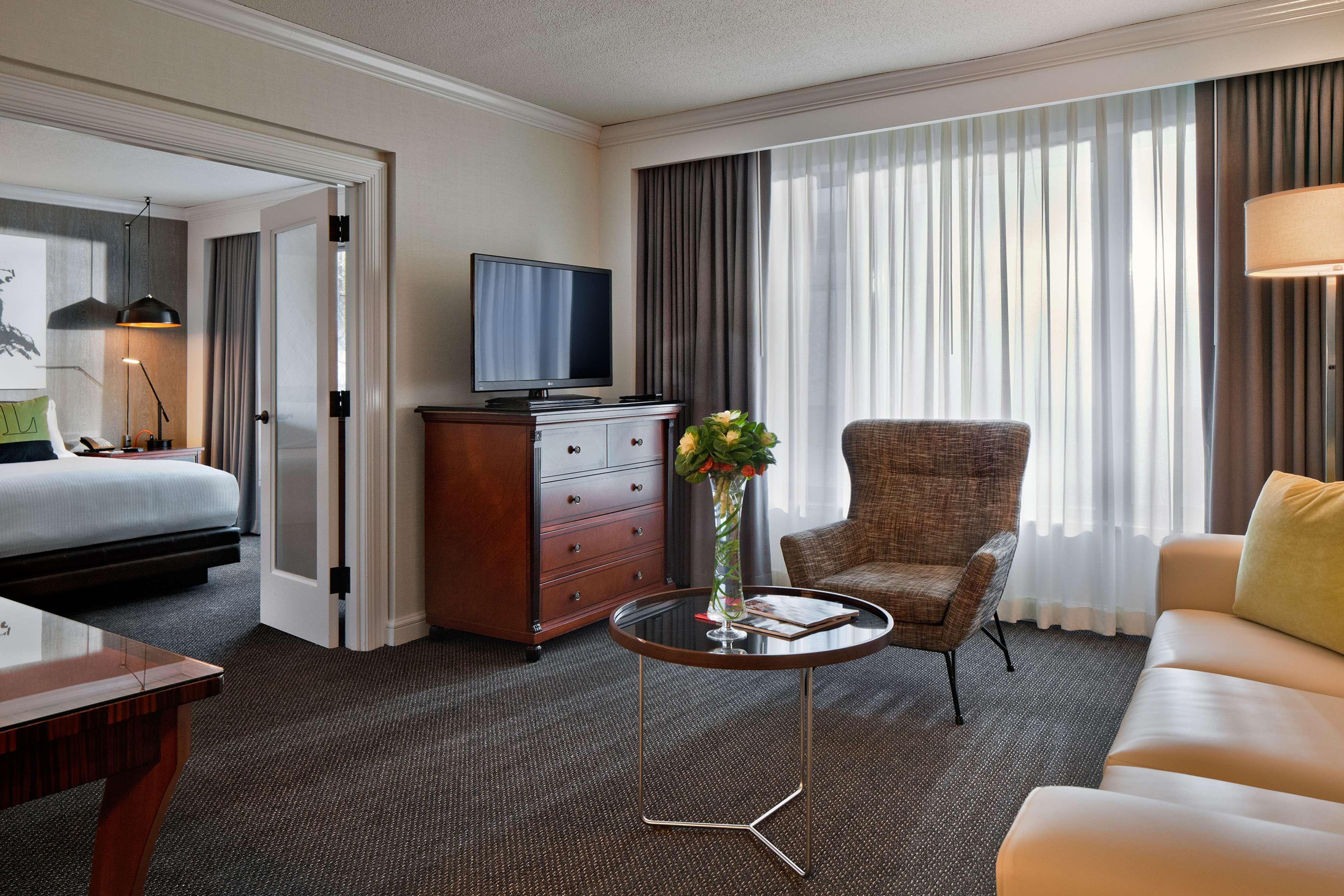 The Logan Philadelphia, Curio Collection By Hilton Hotel Exterior photo